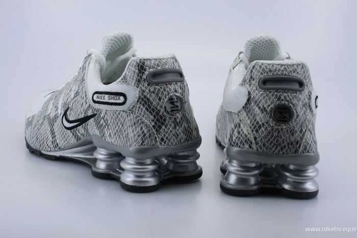 Gris Nike Shox